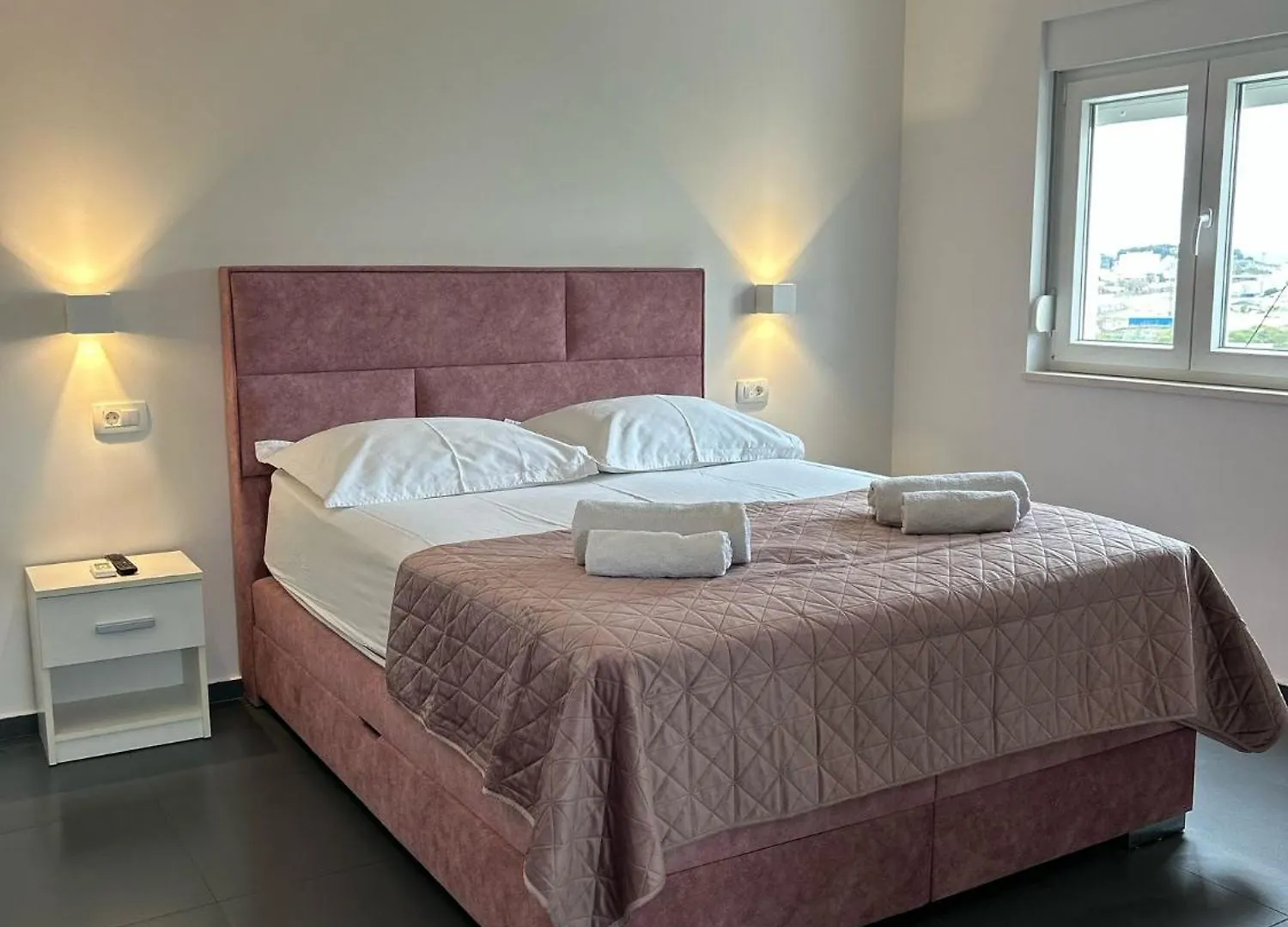 Aaa Luxury Suites Split 0*,