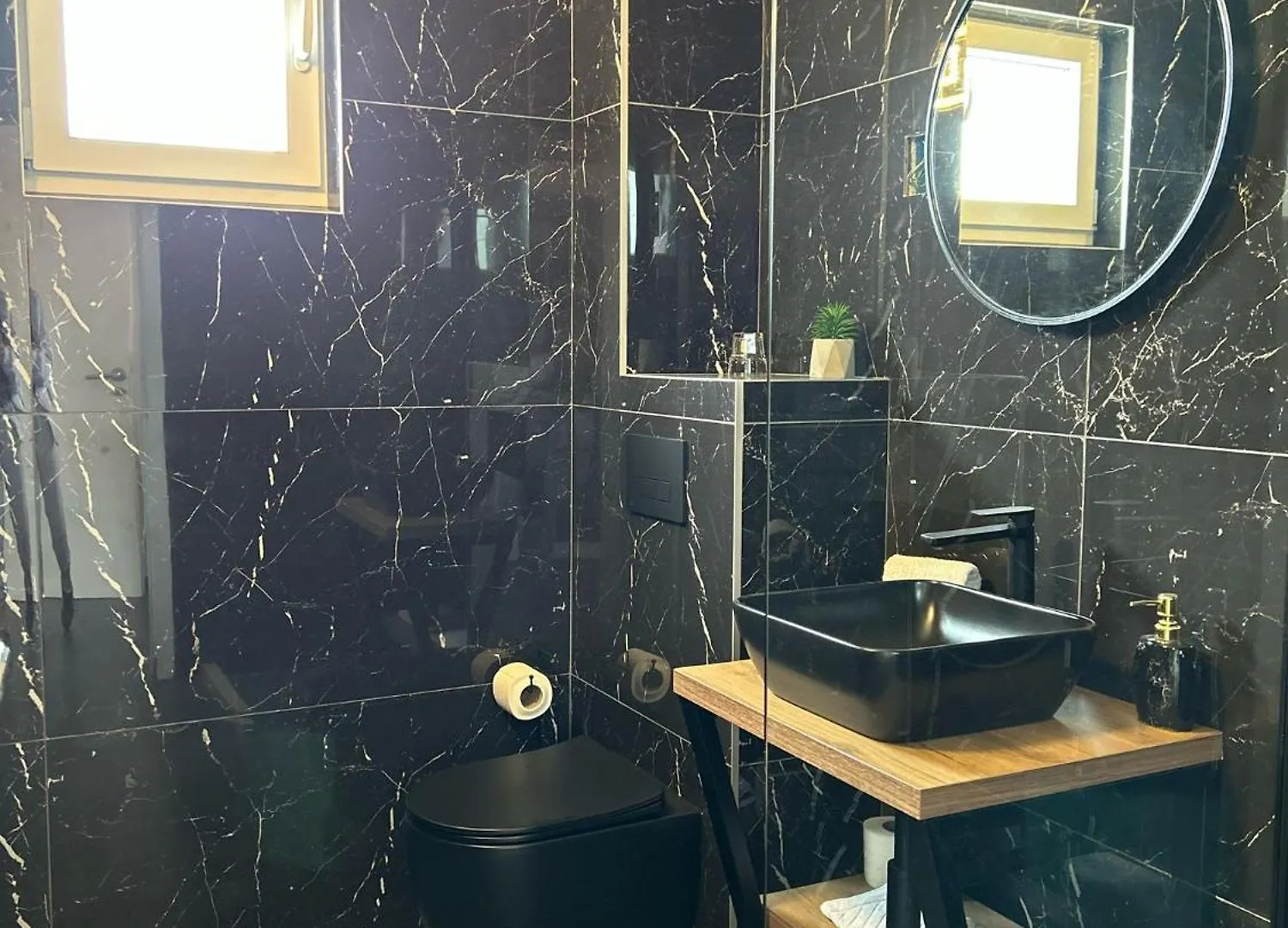 Aaa Luxury Suites スプリト